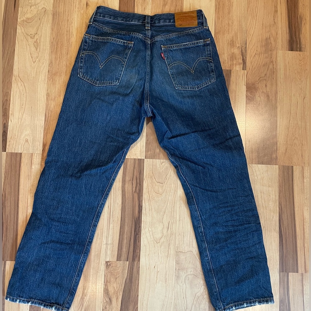 Levi 501 rib cage cropped pant with slight distressing. Size 27.
